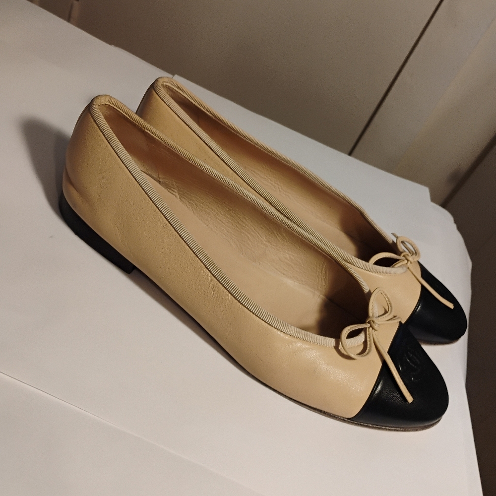 CHANEL Leather cap toe Iconic Ballet Ballerina Flats Shoes 41 - Picture 3 of 16
